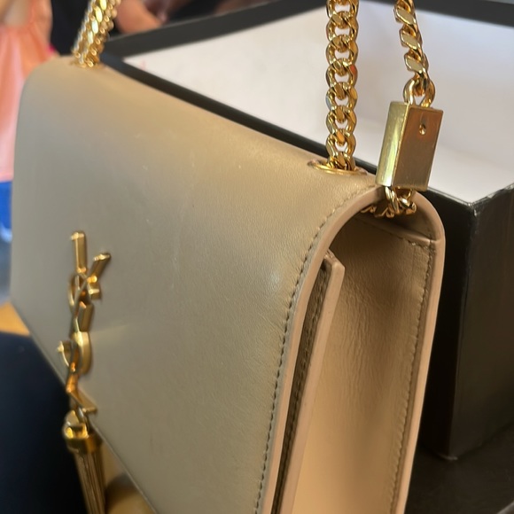 Beautiful small handbag in GREAT condition. - Picture 5 of 7